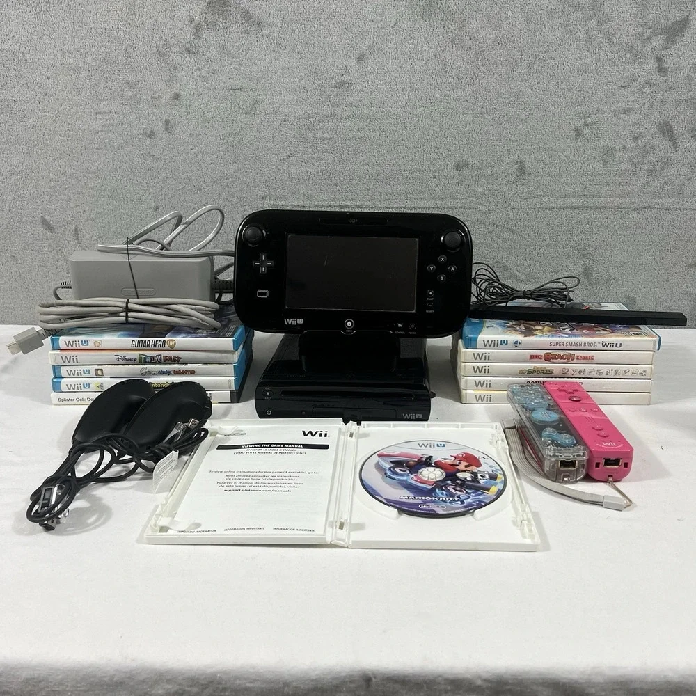 Nintendo Wii U Console 32GB Black Set + 11 Games Mario Kart 8 Super Smash Bros